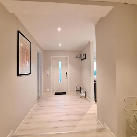 Apartment Sentrumsnaer Kjellerleilighet Stryn