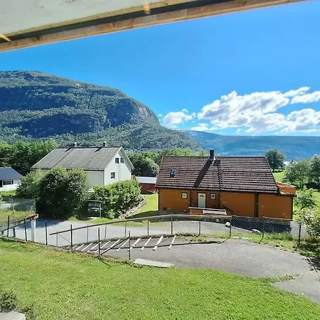 شقة Sentrumsnaer Kjellerleilighet *